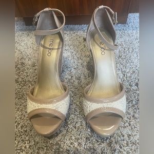 …me Too Tan Wedges